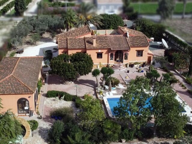 4 soveværelse Villa til salg i Daya Vieja med swimmingpool - € 574.900 (Ref: 9904910)