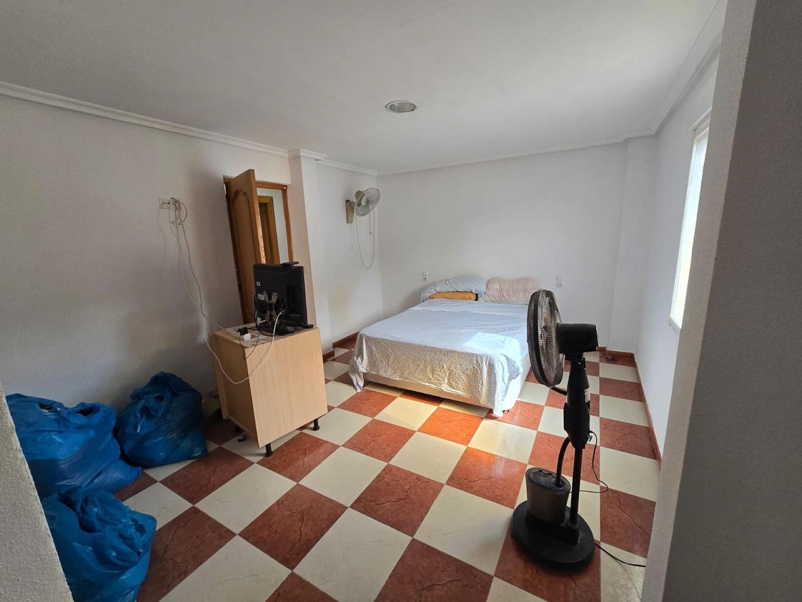 5 soveværelse Byhus til salg i Sax med swimmingpool - € 189.950 (Ref: 9904919)