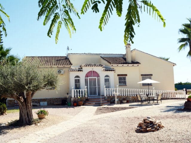 6 soveværelse Villa til salg i Daya Vieja med swimmingpool - € 750.000 (Ref: 9904920)