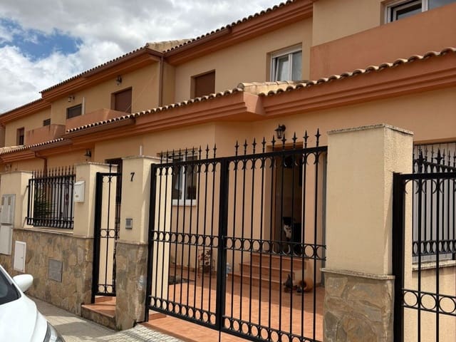 4 bedroom Townhouse for sale in Pinoso with pool - € 175,000 (Ref: 9904929)
