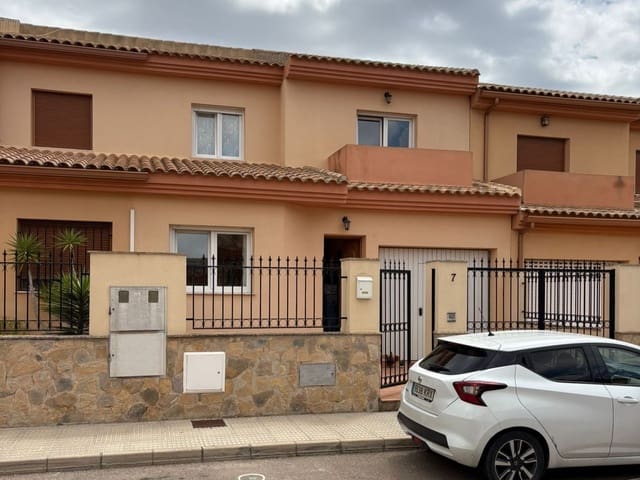 4 bedroom Townhouse for sale in Pinoso with pool - € 175,000 (Ref: 9904929)