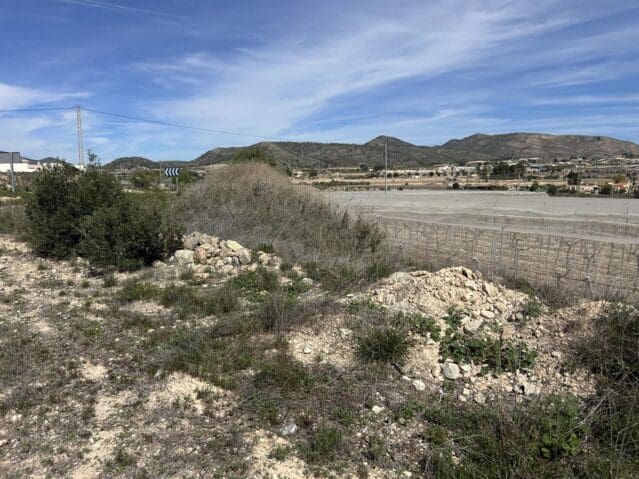 Mark till salu i La Romana - 55 000 € (Ref: 9904937)