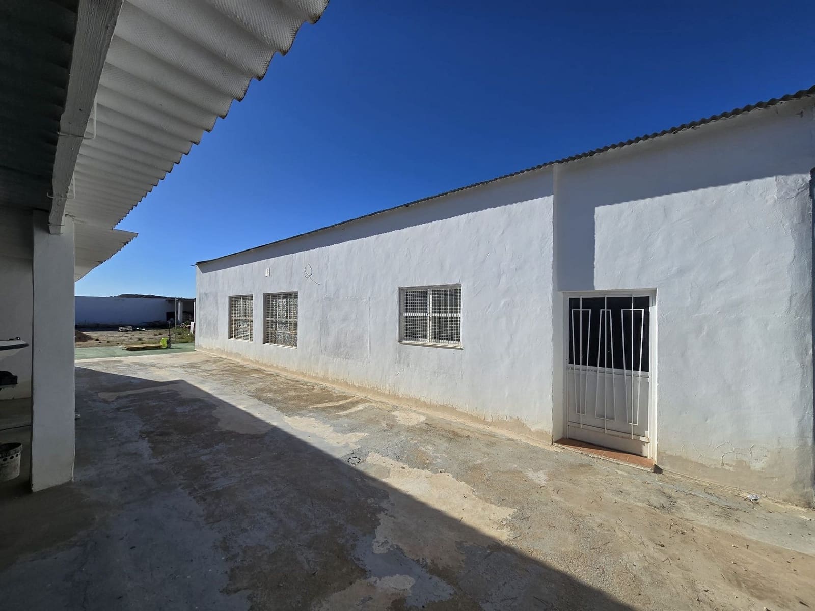 Commerciale in vendita in Sax con piscina - 180.000 € (Rif: 9915078)