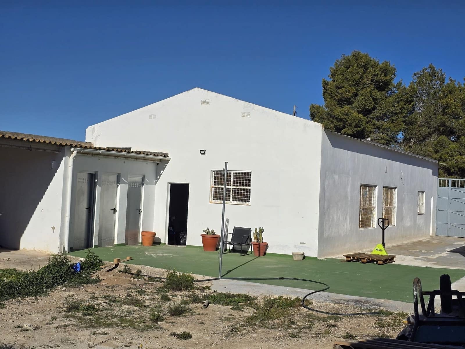 Commerciale in vendita in Sax con piscina - 180.000 € (Rif: 9915078)
