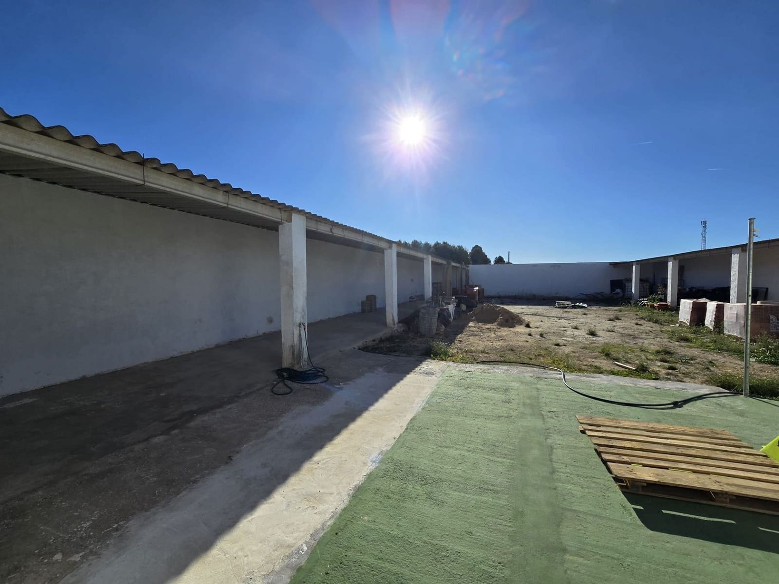 Commerciale in vendita in Sax con piscina - 180.000 € (Rif: 9915078)