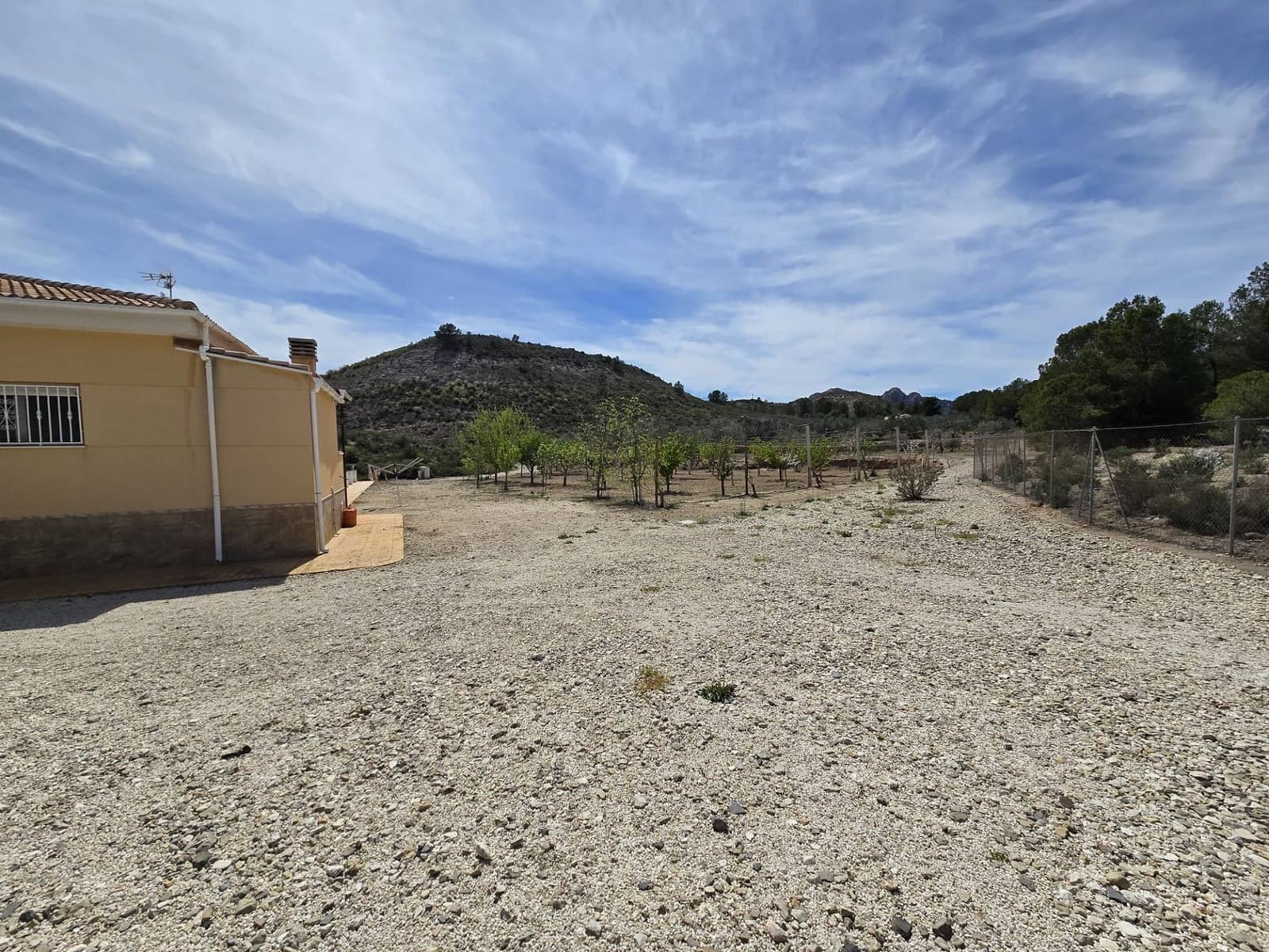 4 bedroom Villa for sale in Sax with pool - € 499,999 (Ref: 9915079)