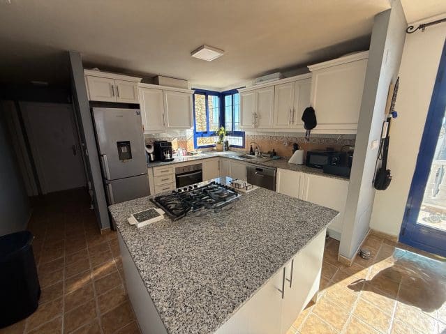 4 bedroom Villa for sale in Fortuna with pool - € 258,500 (Ref: 9941608)