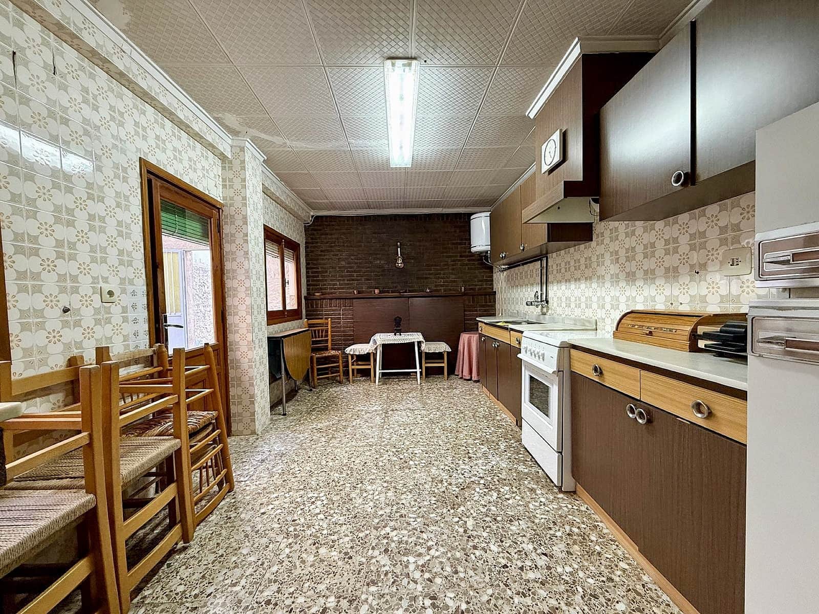 5 bedroom Townhouse for sale in Pinoso - € 210,000 (Ref: 9954616)