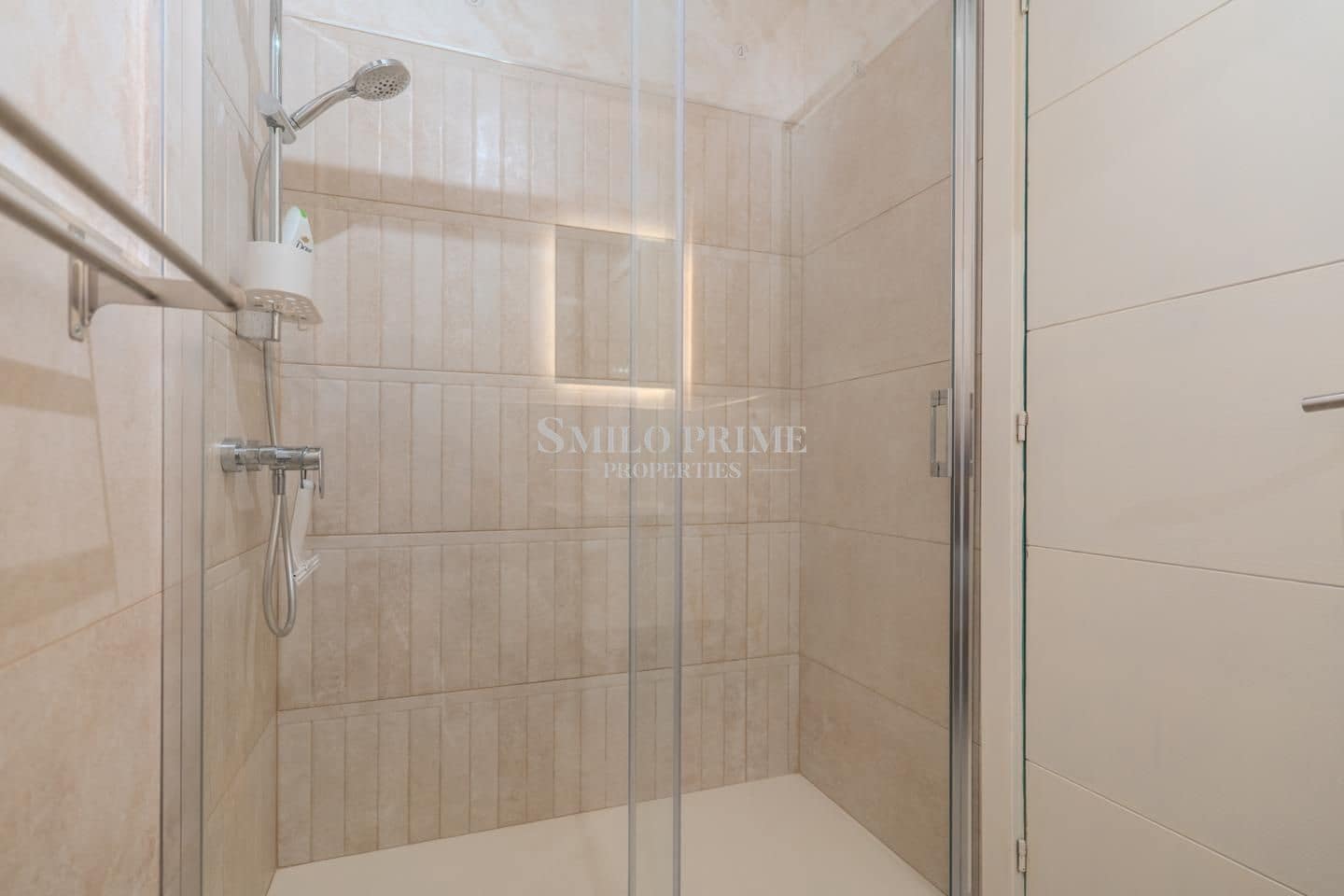 Piso de 2 habitaciones en Guía de Isora en alquiler con piscina garaje - 1.900 € (Ref: 10076872)