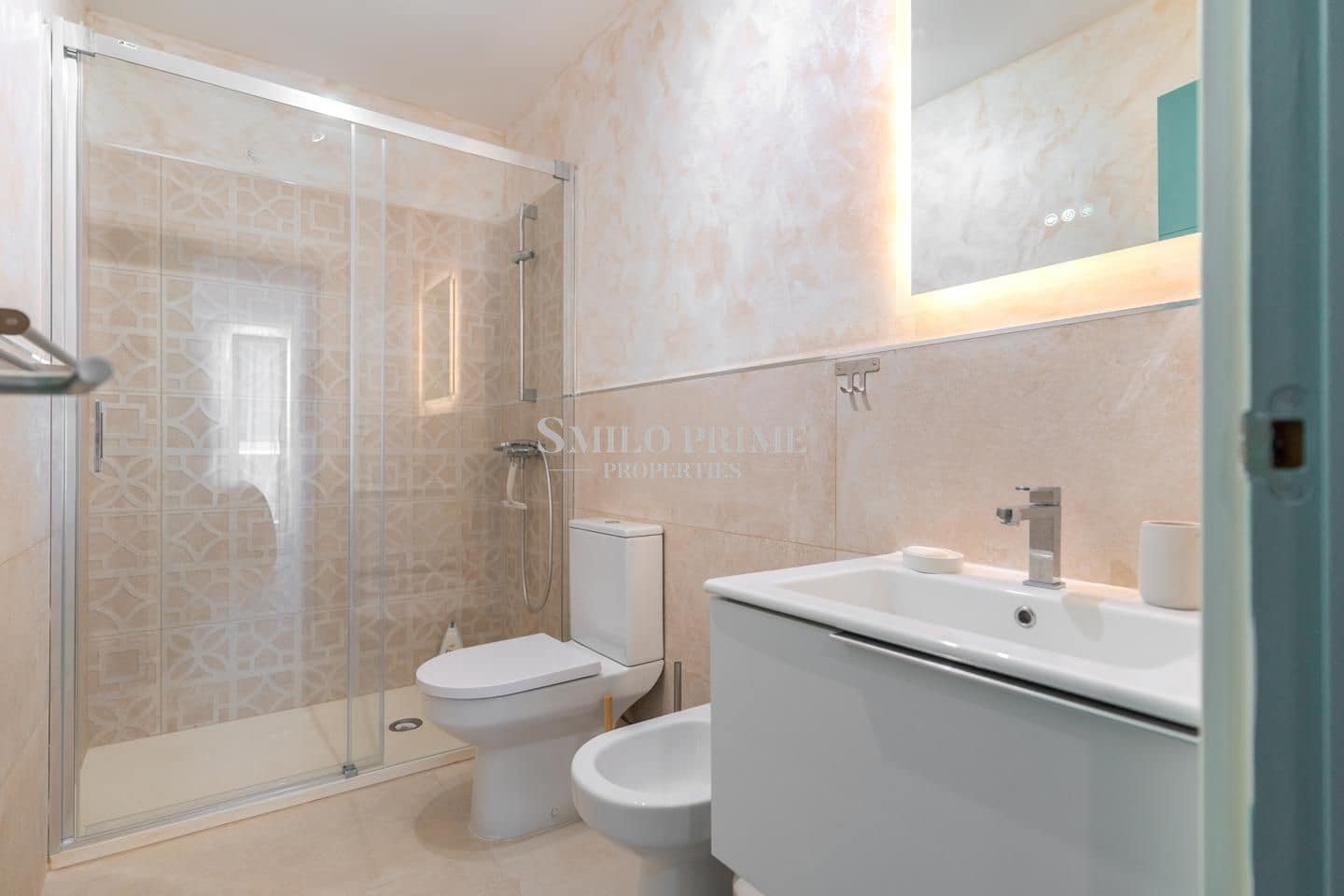 Piso de 2 habitaciones en Guía de Isora en alquiler con piscina garaje - 1.900 € (Ref: 10076872)