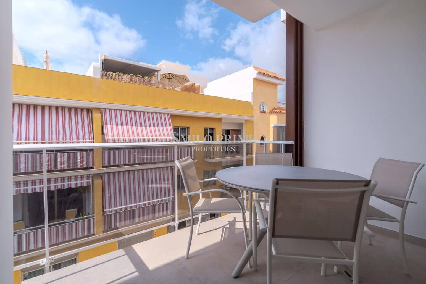 Piso de 2 habitaciones en Guía de Isora en alquiler con piscina garaje - 1.900 € (Ref: 10076872)