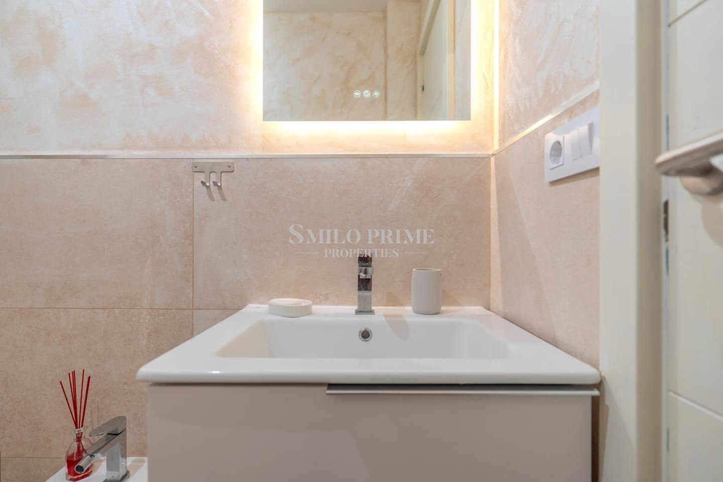 Piso de 2 habitaciones en Guía de Isora en alquiler con piscina garaje - 1.900 € (Ref: 10076872)