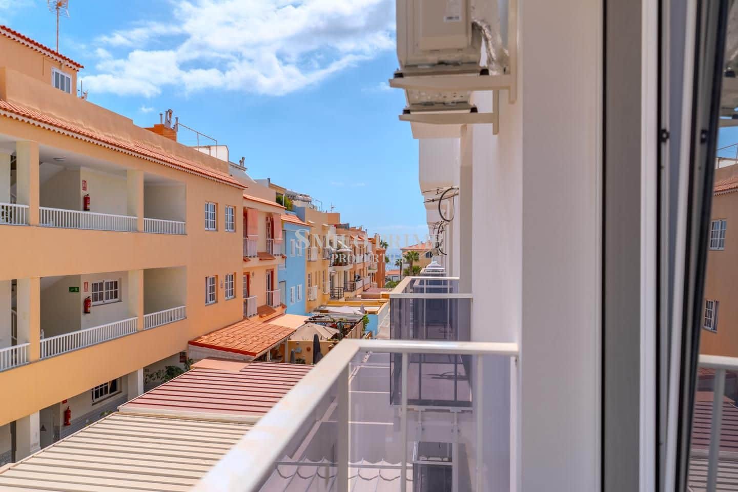 Piso de 2 habitaciones en Guía de Isora en alquiler con piscina garaje - 1.900 € (Ref: 10076872)