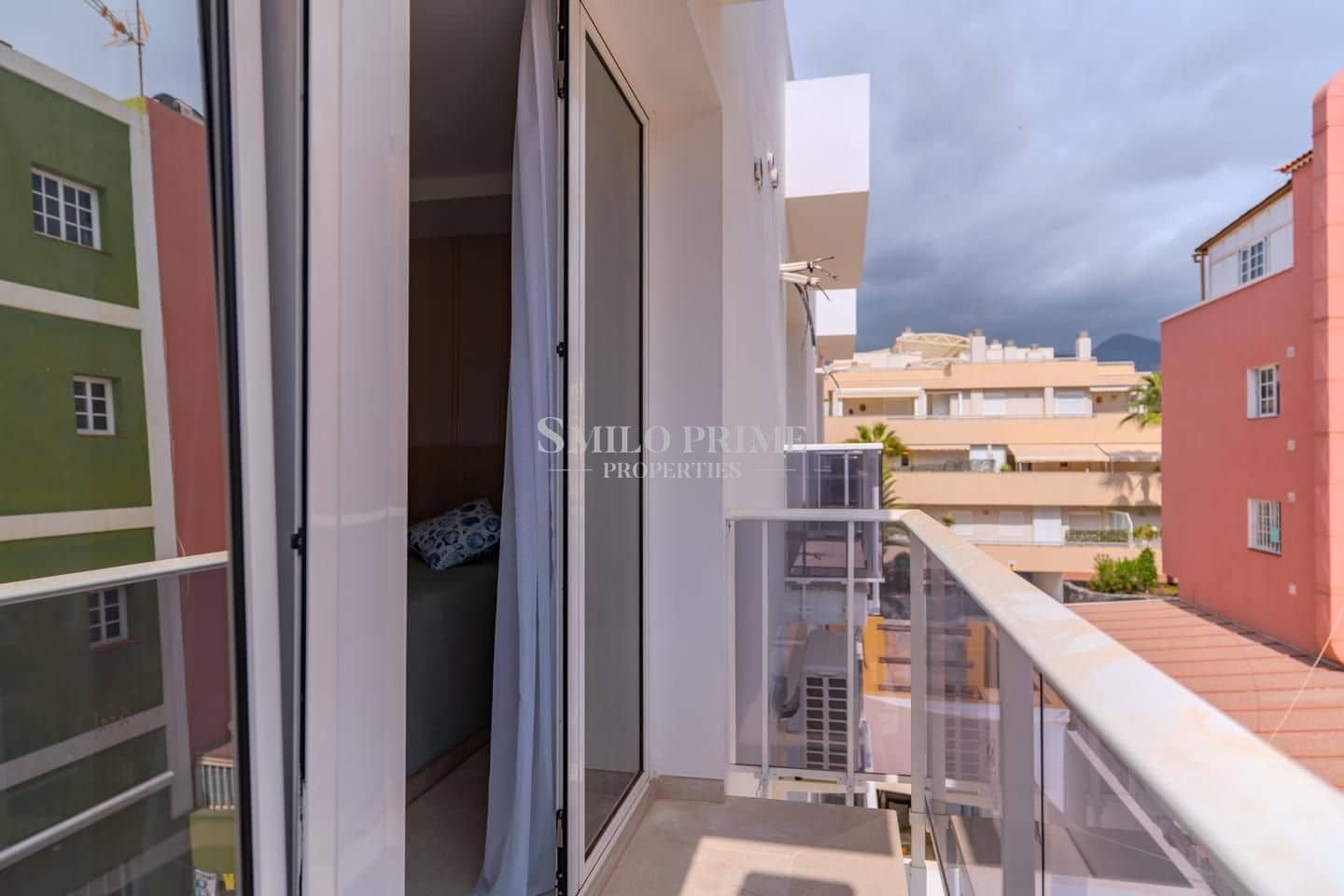 Piso de 2 habitaciones en Guía de Isora en alquiler con piscina garaje - 1.900 € (Ref: 10076872)