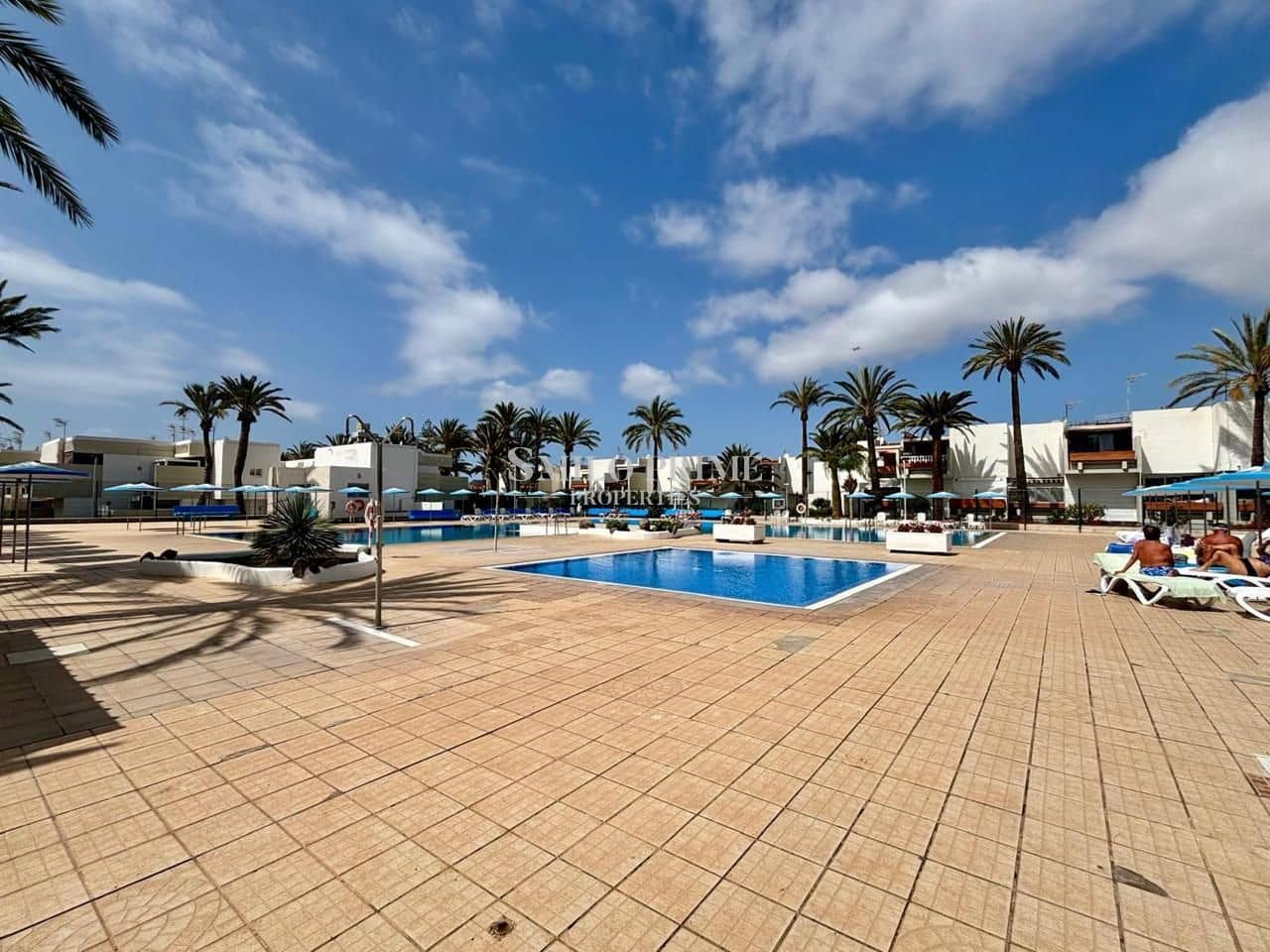 1 slaapkamer Flat te huur in Arona met zwembad garage - € 1.250 (Ref: 10099030)