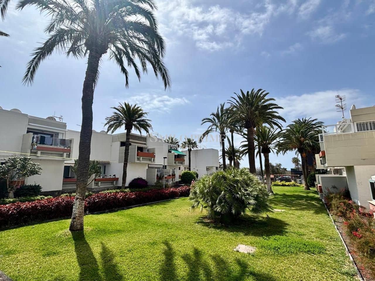 1 slaapkamer Flat te huur in Arona met zwembad garage - € 1.250 (Ref: 10099030)