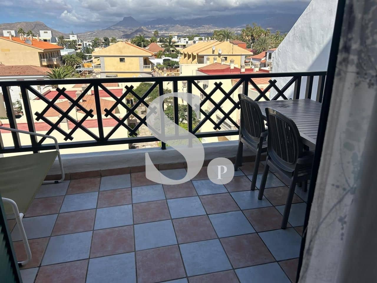 Appartement de 1 chambre à louer à Arona avec piscine - 1 350 € (Ref: 10101577)