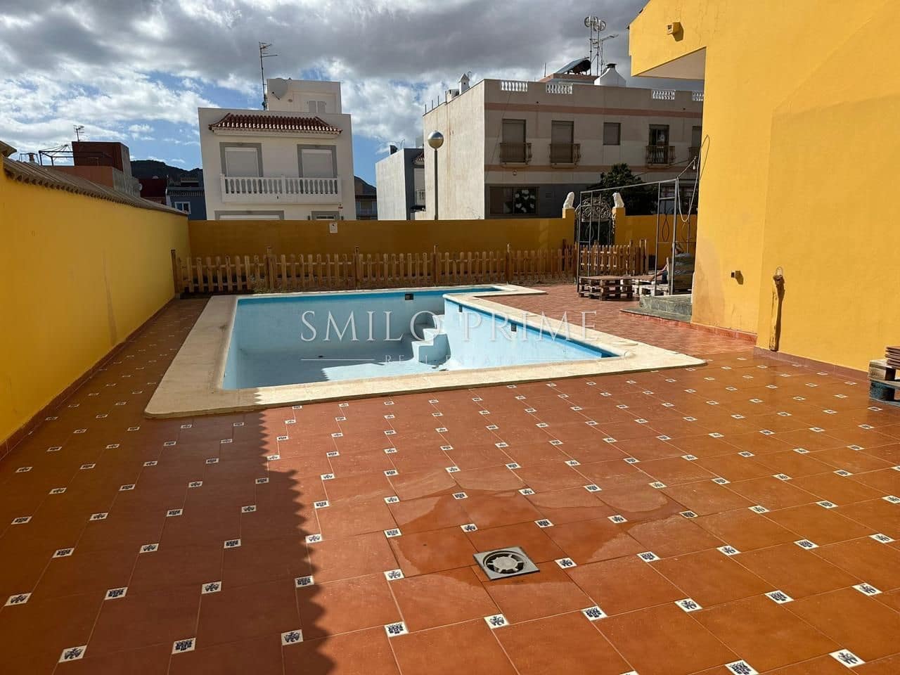 5 bedroom Villa for sale in Arona with pool garage - € 840,000 (Ref: 10172396)