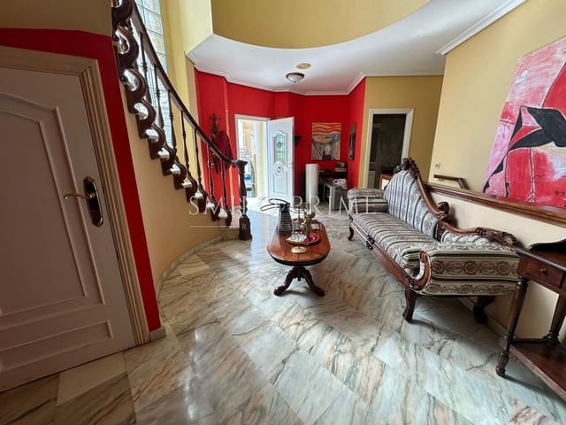 5 soverom Villa til salgs i Arona med svømmebasseng garasje - € 840 000 (Ref: 10172396)