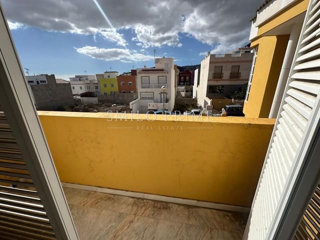 5 soverom Villa til salgs i Arona med svømmebasseng garasje - € 840 000 (Ref: 10172396)