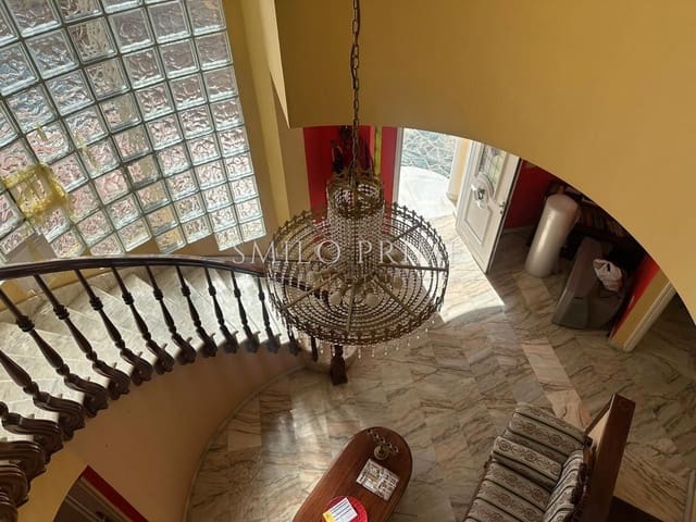 5 soverom Villa til salgs i Arona med svømmebasseng garasje - € 840 000 (Ref: 10172396)