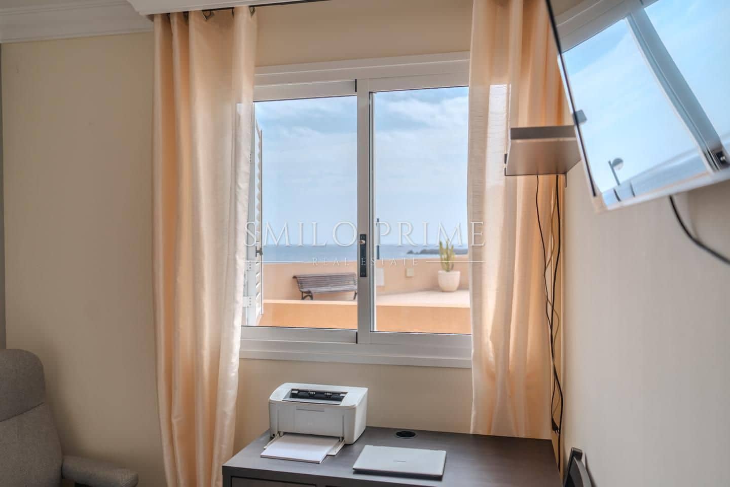 2 slaapkamer Flat te huur in Poris de Abona met zwembad garage - € 1.200 (Ref: 10182260)