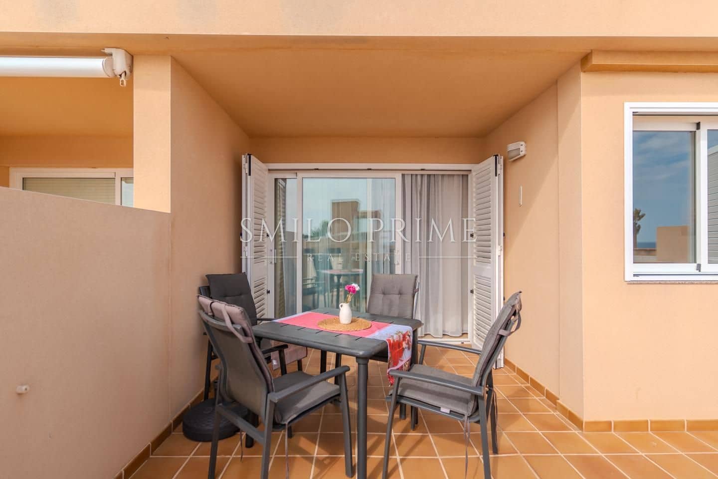 2 slaapkamer Flat te huur in Poris de Abona met zwembad garage - € 1.200 (Ref: 10182260)
