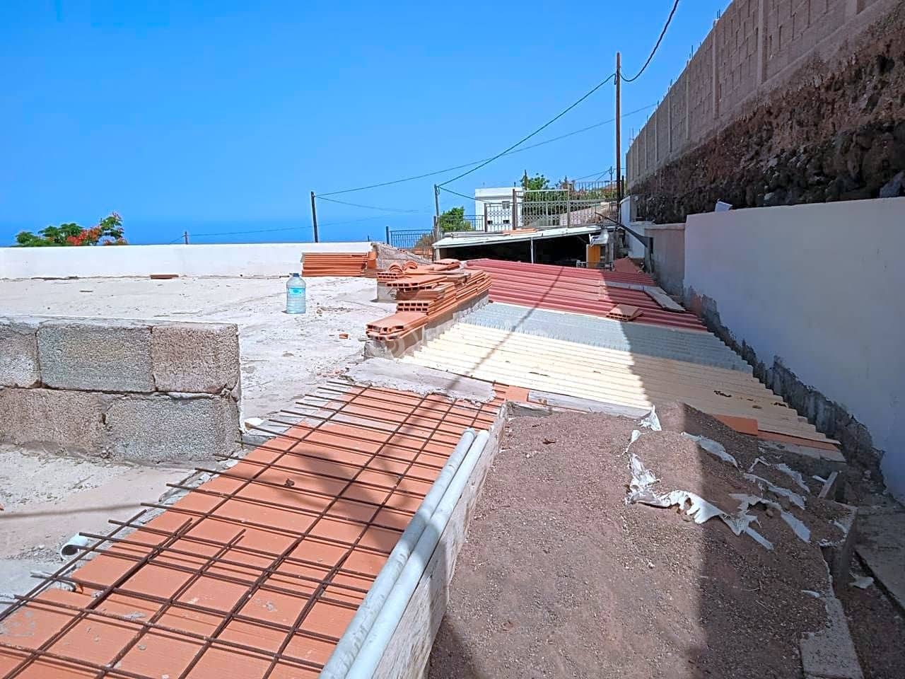 2 bedroom Finca/Country House for sale in Guia de Isora with garage - € 630,000 (Ref: 6232154)