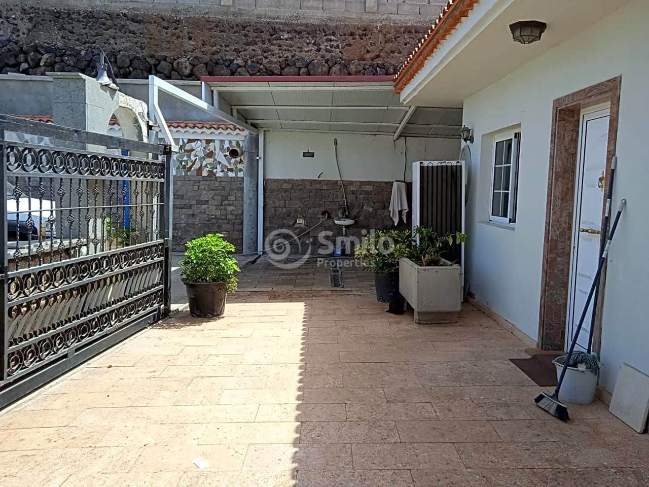 2 bedroom Finca/Country House for sale in Guia de Isora with garage - € 630,000 (Ref: 6232154)