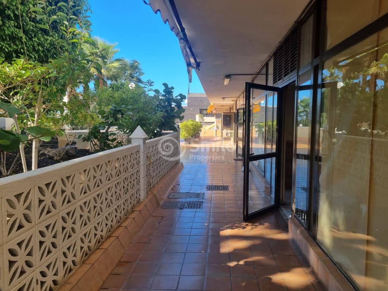 Business for sale in Guia de Isora with pool - € 325,000 (Ref: 6419034)