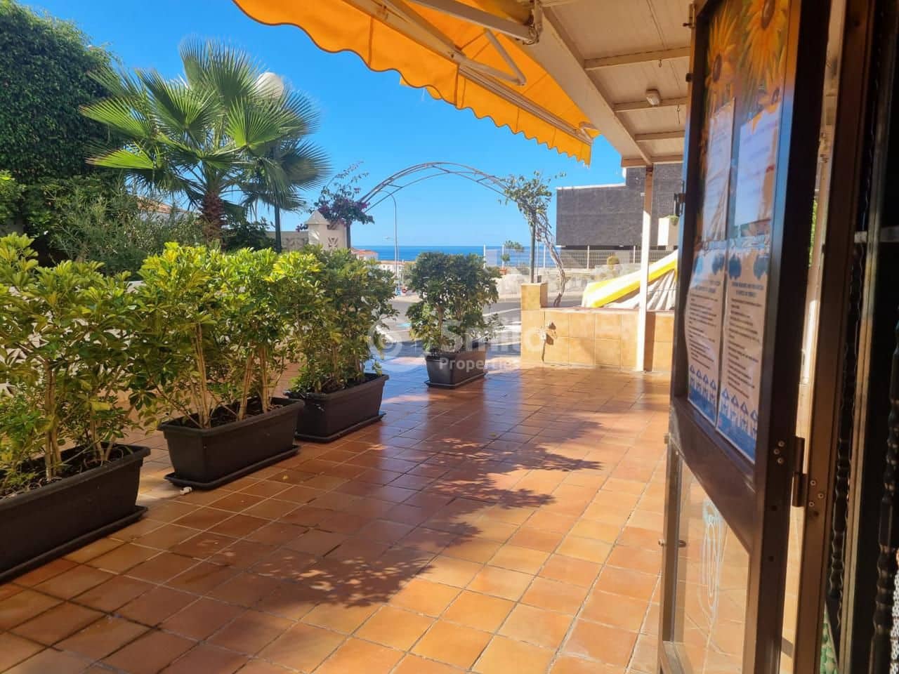 Business for sale in Guia de Isora with pool - € 325,000 (Ref: 6419034)