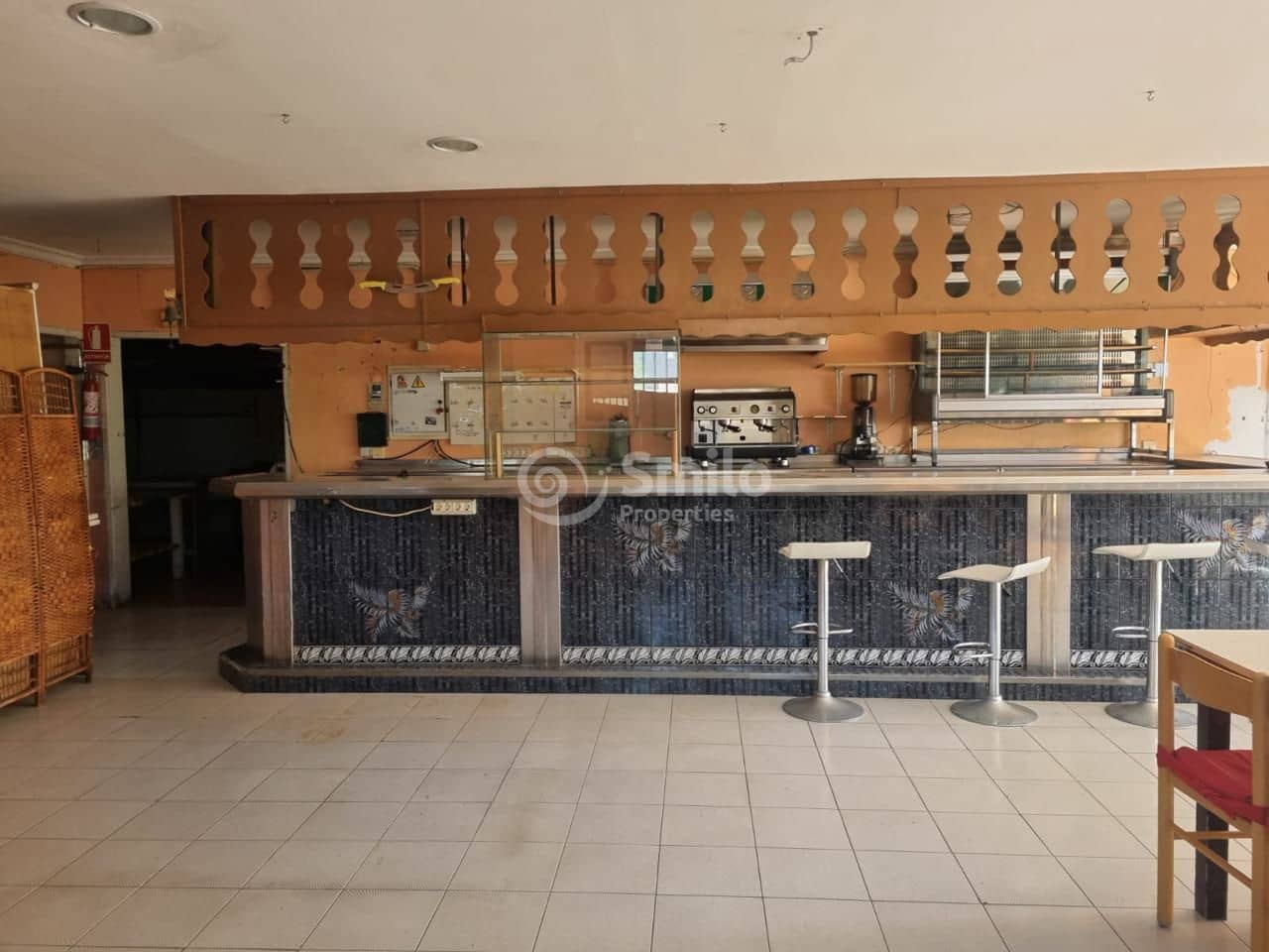 Business for sale in Guia de Isora with pool - € 325,000 (Ref: 6419034)