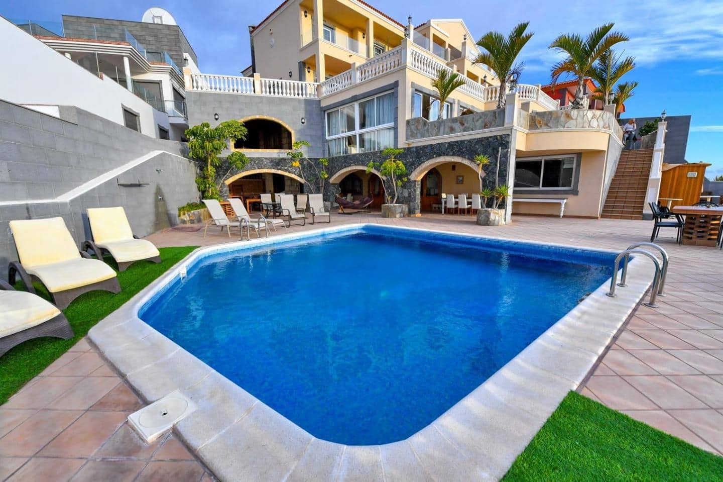 12 bedroom Villa for sale in Costa Adeje - € 2,950,000 (Ref: 6912457)