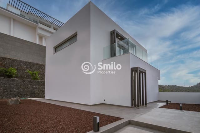 4 bedroom Villa for sale in Torviscas Centro y Alto, Adeje with pool - € 1,800,000 (Ref: 7345328)