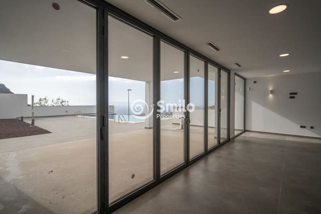 4 bedroom Villa for sale in Torviscas Centro y Alto, Adeje with pool - € 1,800,000 (Ref: 7345328)