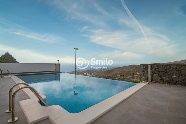 4 bedroom Villa for sale in Torviscas Centro y Alto, Adeje with pool - € 1,800,000 (Ref: 7345328)