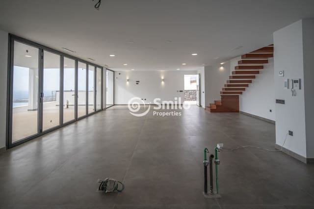 4 bedroom Villa for sale in Torviscas Centro y Alto, Adeje with pool - € 1,800,000 (Ref: 7345328)