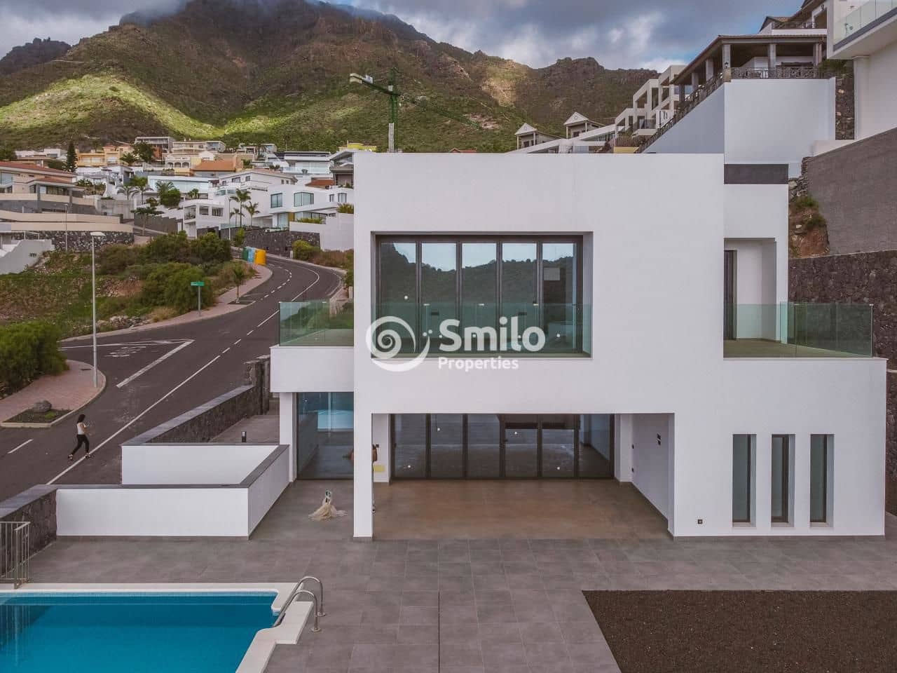 4 soveværelse Villa til salg i Adeje med swimmingpool - € 1.800.000 (Ref: 7345328)