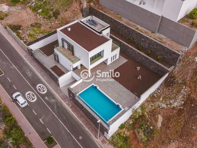4 bedroom Villa for sale in Torviscas Centro y Alto, Adeje with pool - € 1,800,000 (Ref: 7345328)