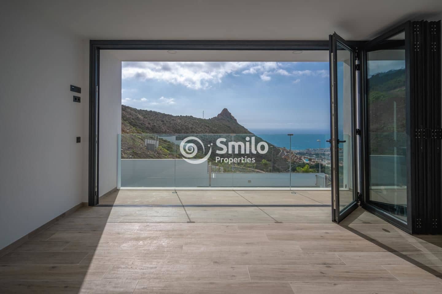 4 soveværelse Villa til salg i Adeje med swimmingpool - € 1.800.000 (Ref: 7345328)