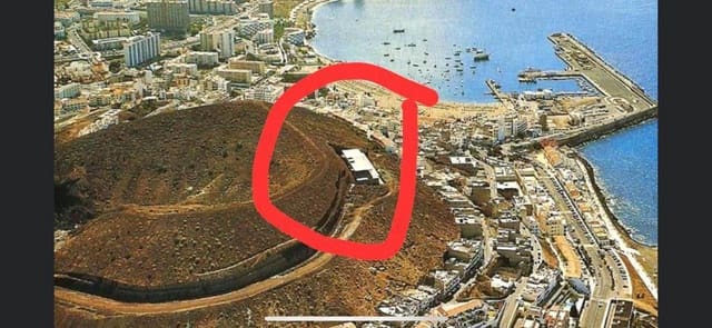 Undeveloped Land for sale in Los Cristianos, Arona - € 5,900,000 (Ref: 7593037)