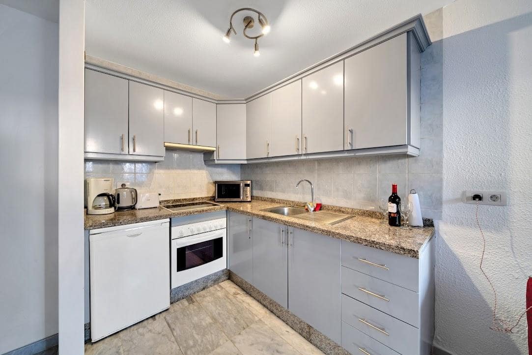 1 makuuhuone Asunto myytävänä paikassa Los Cristianos mukana uima-altaan - 325 000 € (Ref: 7698292)