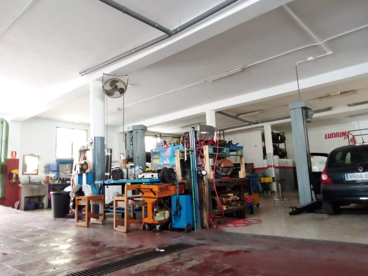 4 bedroom Business for sale in Arona - € 735,000 (Ref: 7808955)