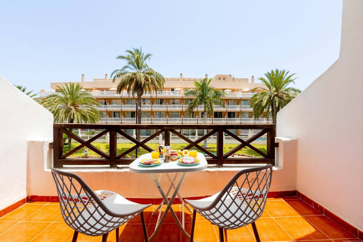Flat for sale in Arona with pool - € 360,000 (Ref: 8063208)