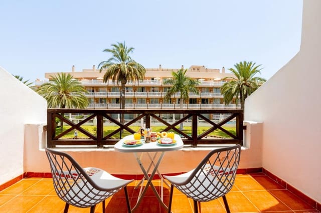 Piso en Playa de las Americas, Arona en venta con piscina - 360.000 € (Ref: 8063208)