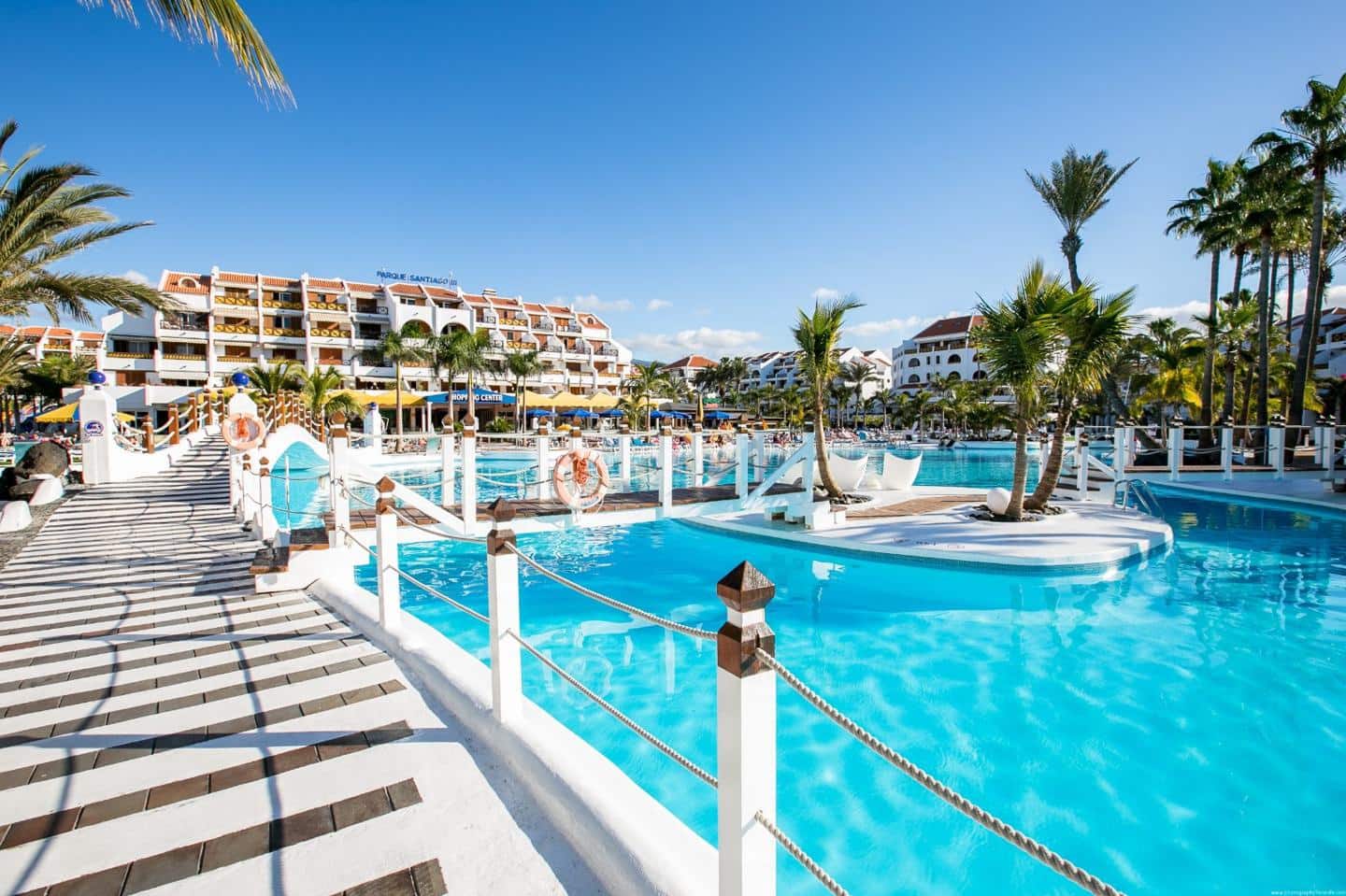 Flat for sale in Arona with pool - € 360,000 (Ref: 8063208)