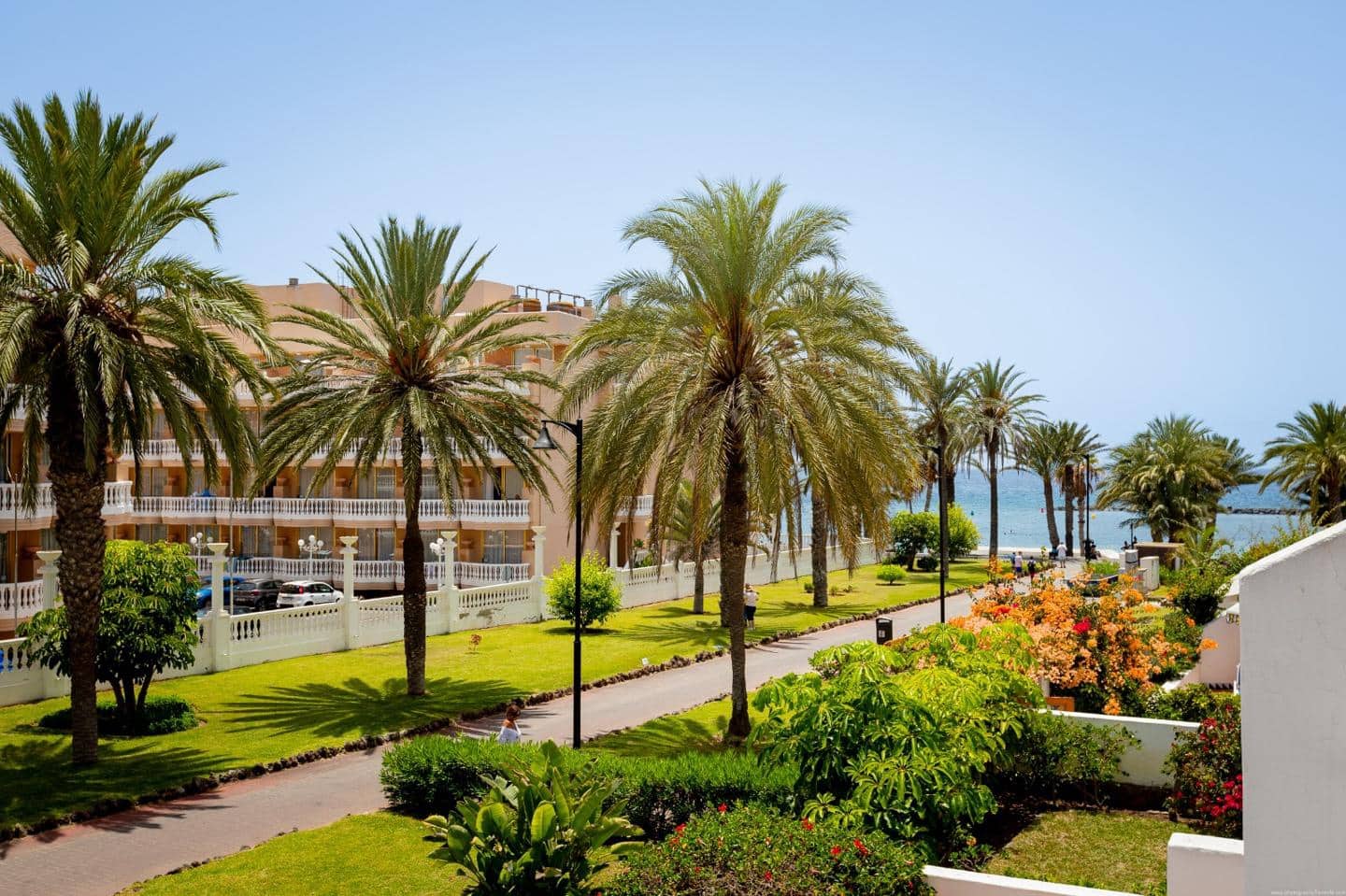 Flat for sale in Arona with pool - € 360,000 (Ref: 8063208)