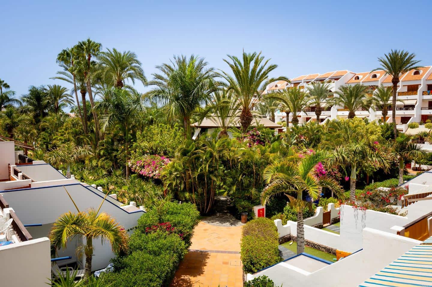 Flat for sale in Arona with pool - € 360,000 (Ref: 8063208)