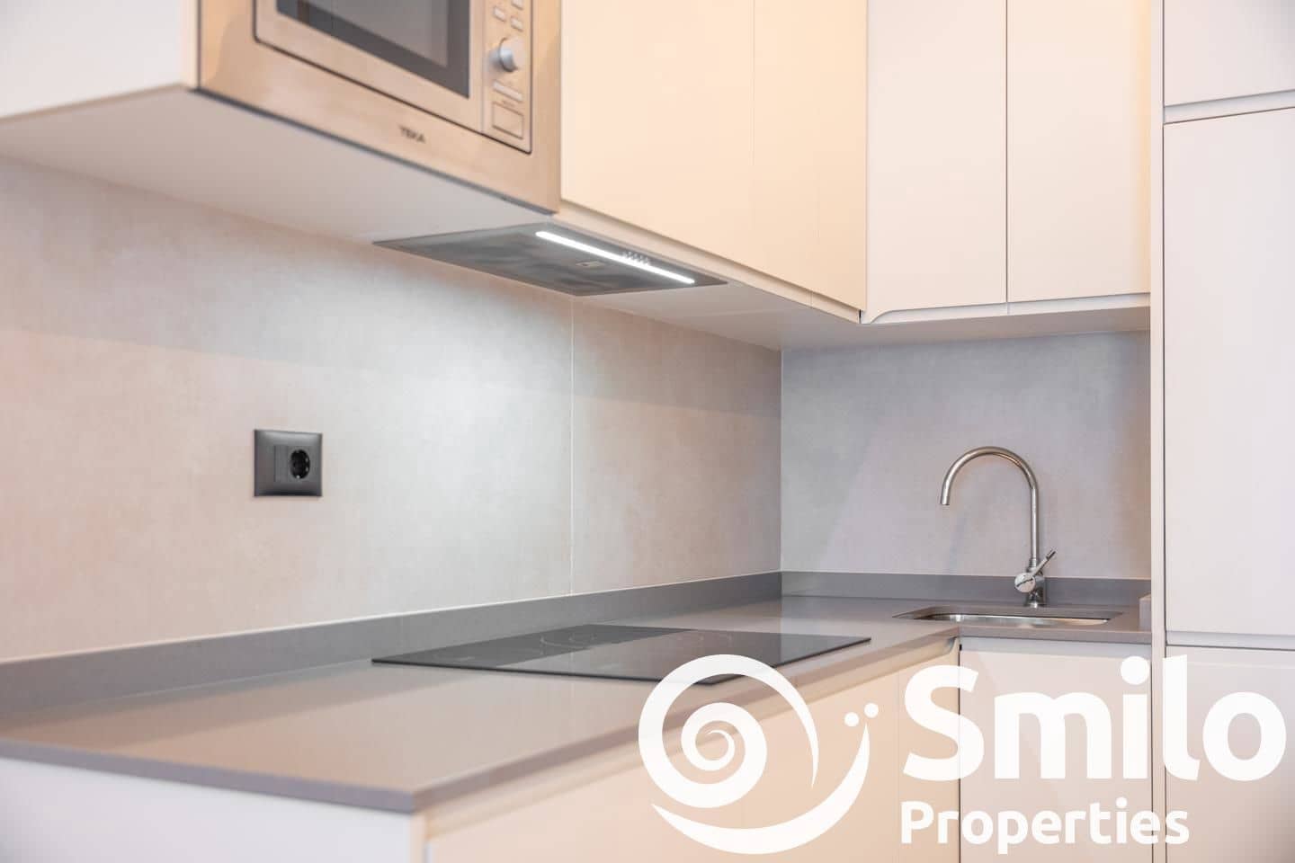 1 soveværelse Lejlighed til salg i Playa de las Americas med swimmingpool - € 499.000 (Ref: 8371917)