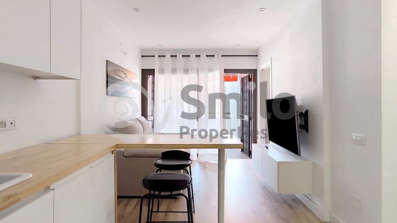 2 bedroom Flat for sale in Arona with pool garage - € 350,000 (Ref: 8930754)